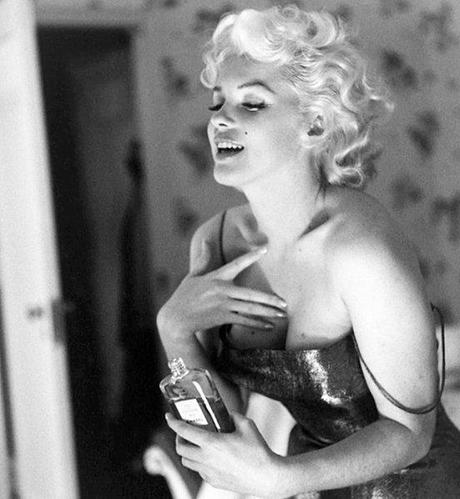 Marilyn-Monroe-Chanel.jpg