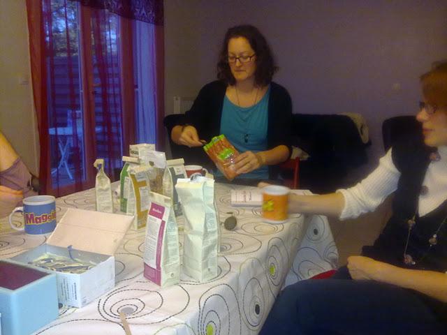 Un atelier chez Kafée :) De beaux marbrages, des chocolats, du thé et du partage...