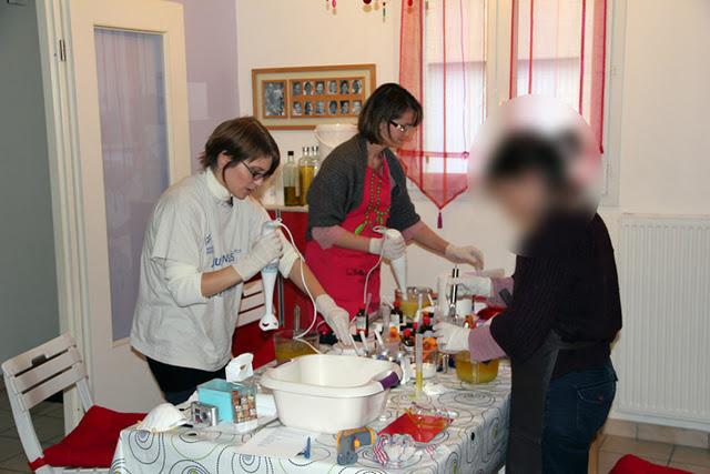 Un atelier chez Kafée :) De beaux marbrages, des chocolats, du thé et du partage...