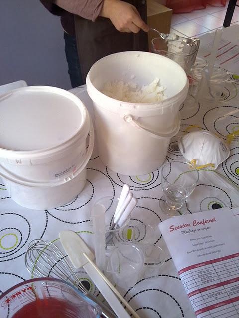 Un atelier chez Kafée :) De beaux marbrages, des chocolats, du thé et du partage...