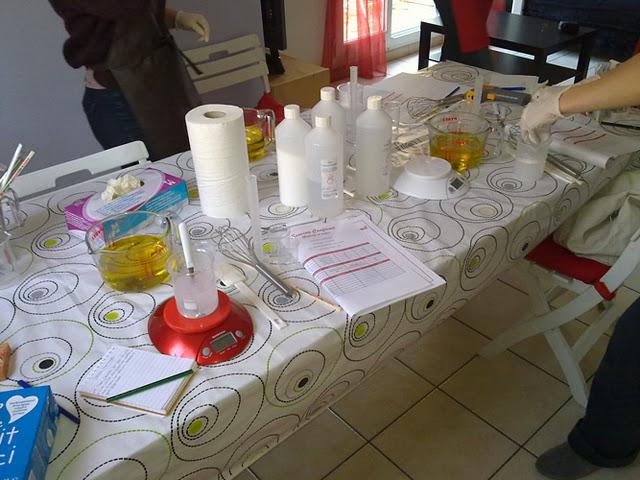 Un atelier chez Kafée :) De beaux marbrages, des chocolats, du thé et du partage...