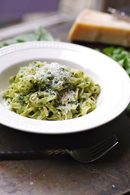 TAGLIATELLES AU PESTO DE FINES HERBES .....