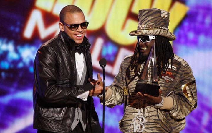 NOUVELLE CHANSON : T-PAIN feat CHRIS BROWN  – LOOK AT HER GO