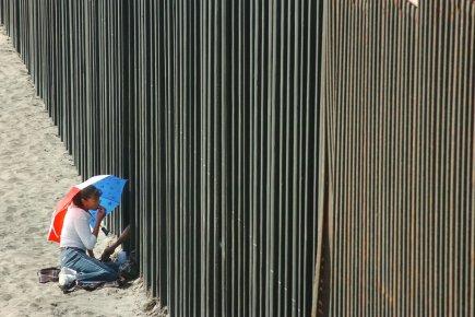 Le mur américain à la frontière mexicaine prolongé en mer