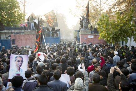 Des «étudiants» iraniens envahissent l'ambassade britannique à Téhéran