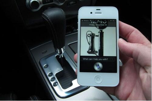 iPhone4s et Siri en voiture