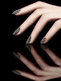 Comment poser du vernis à ongles coloré ?