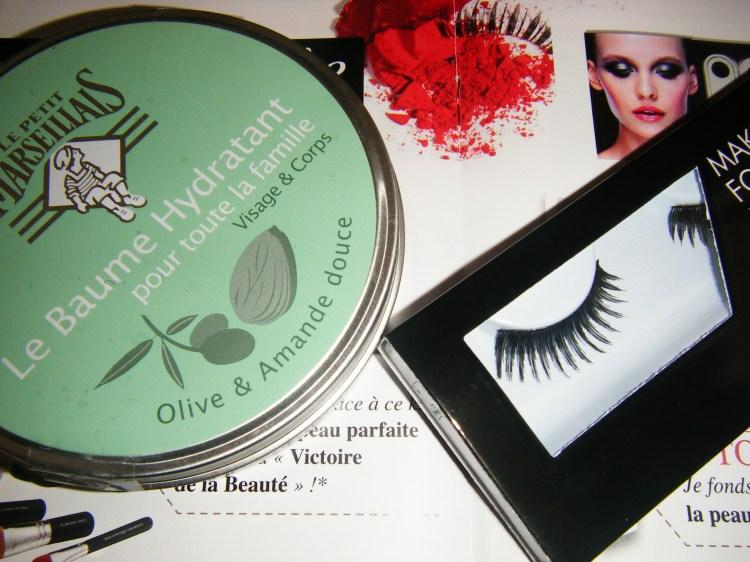 Cadeau : Un corps de velours et des cils vertigineux