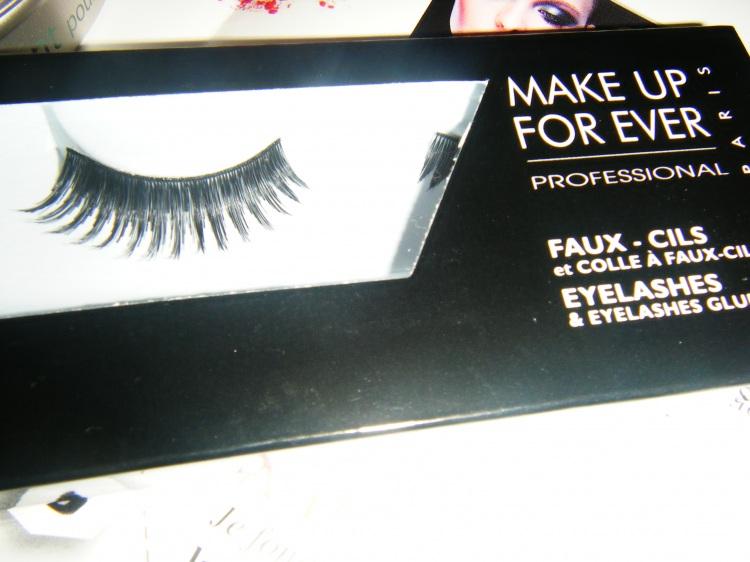 Cadeau : Un corps de velours et des cils vertigineux