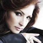 Glee : dans le rôle de la mère de Santana, Gloria Estefan?