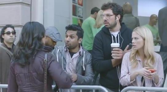 galaxy s2 troll iphone La nouvelle pub du Galaxy S2 troll à nouveau sur liPhone !