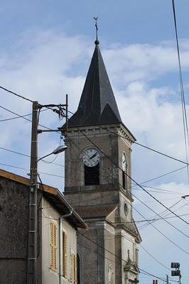 Coq et clocher : Vannes-le-Châtel