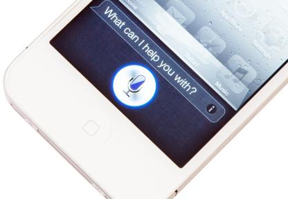 iphone siri Siri: comment activer la fonctionnalité Dictée sur le clavier QWERTY du iPhone [Québec]