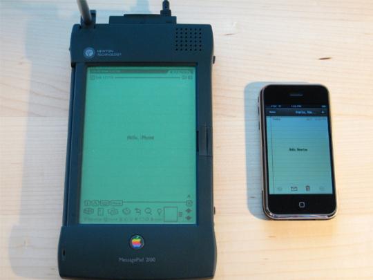 1987 Apple Newton and iPhone Blake Patterson 540x405 Toute lhistoire dApple en photos