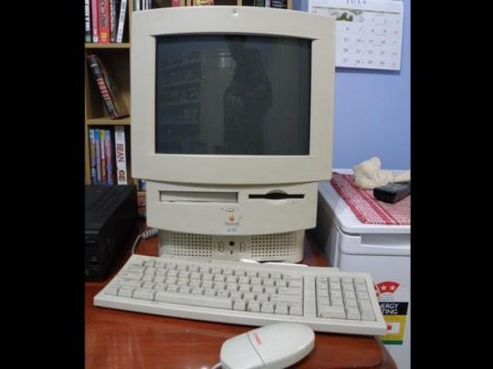 1993 Macintosh LC 575 MatthewPaulArgall 540x405 Toute lhistoire dApple en photos