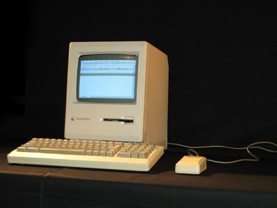 1986 Macintosh Plus WikimediaCommons 540x405 Toute lhistoire dApple en photos