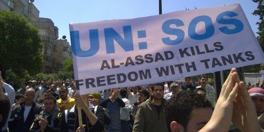 1520391 3 b962 manifestation a homs en syrie le 6 mai 2011 LiPhone interdit en Syrie