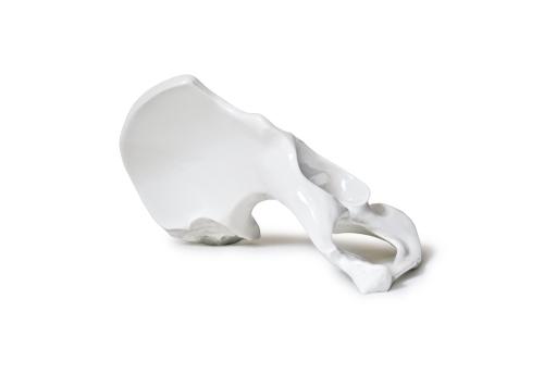  Celia Nkala, la porcelaine à la beauté trash    Céramique Design & Moderne