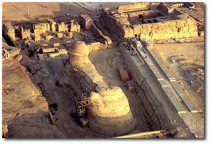 egypte sphinx avec la trappe sur la tête