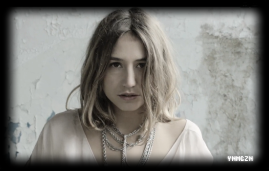 IZIA – « So Much Trouble » [Video]