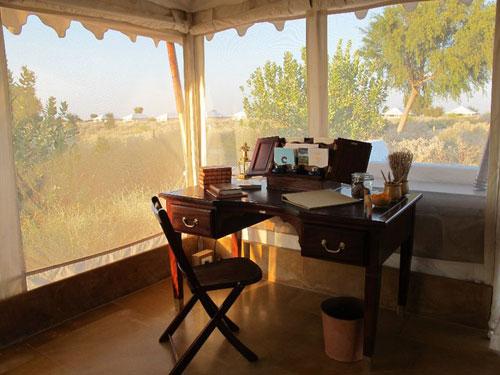 bureau-Hotel-The-Serai-Jaisalmer-paris-Hoosta-Magazine-paris