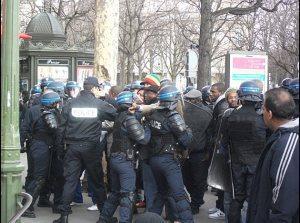 Blocus de l’ambassade RDC: 2 policiers blessés