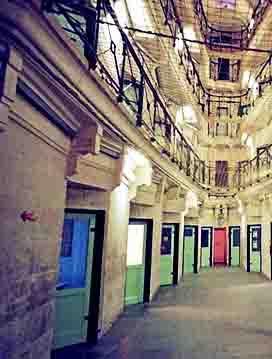 prison-francaise-condition-suicide-reinsertion-humanisme