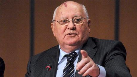 Gorbatchev se rallie aux opposants russes en dénonçant les fraudes massives aux élections du 4 décembre.