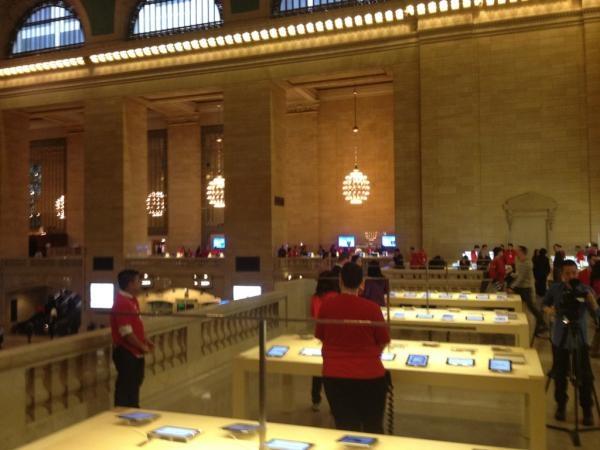 Le plus grand Apple Store du monde: En photos et en vidéo...