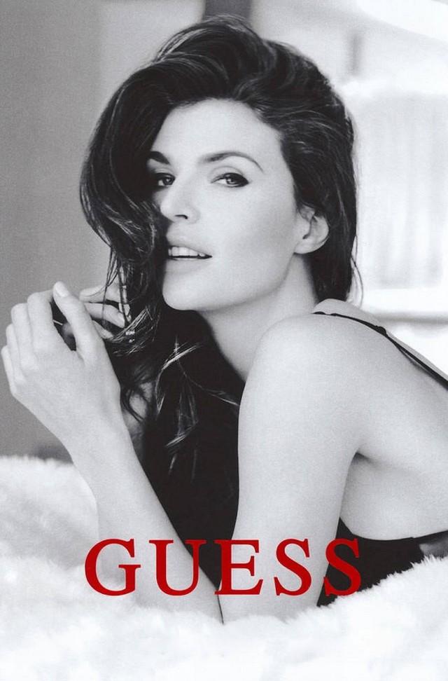 Collection lingerie automne/hiver 2011: Julia Lescova pour Guess