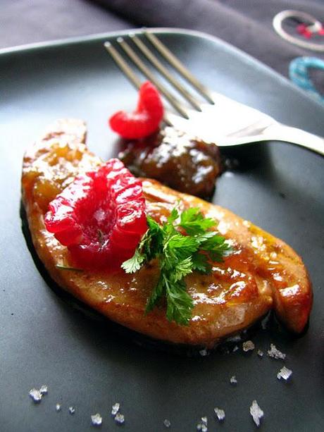 {noël + confiture} Foie gras pôelé, condiment à la confiture de rhubarbe et balsamique aux framboises