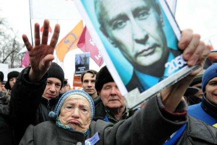 Russie : Plus de 50 000 manifestants russes à Moscou pour dénoncer la fraude électorale de Poutine.