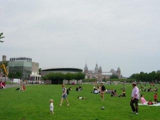 2008-07-Amsterdam-Museumplein-1