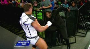 Le Smackdown du 09 décembre 2011 commence sur une agression de Cody Rhodes sur Booker T
