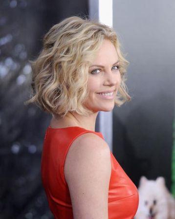 Charlize_Theron_Young_Adult_World_Premiere_qad3zYZlW1jl.jpg