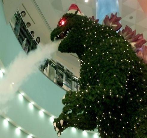 arbre noel godzilla tokyo japon geek gnd Un arbre de Noël Godzilla  geekart geek gnd geekndev