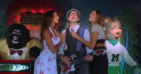 Des marionnettes et de jolies filles pour la vidéo Mayer Hawthorne