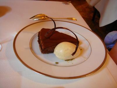 20100529 Ambroisie Bernard Pacaud 07 tarte chocolat glace vanille 7 gousses par litre Bernard Pacaud à lAmbroisie : magique! (ChrisoScope)