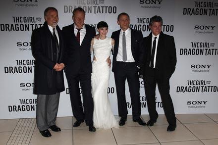 David_Fincher_Girl_Dragon_Tattoo_Red_Carpet_qHXS8KOgzn4l.jpg