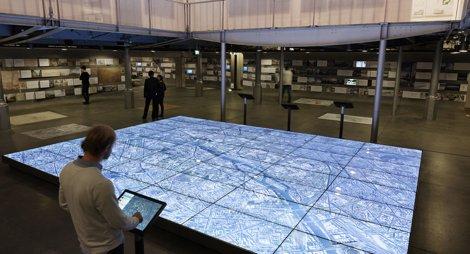 09 Google Earth Google Earth sur 48 écrans au Pavillon de lArsenal à Paris