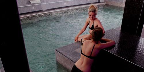 jacuzzi-hotel-Blyths-wood-Square-Hossta-magazine-paris