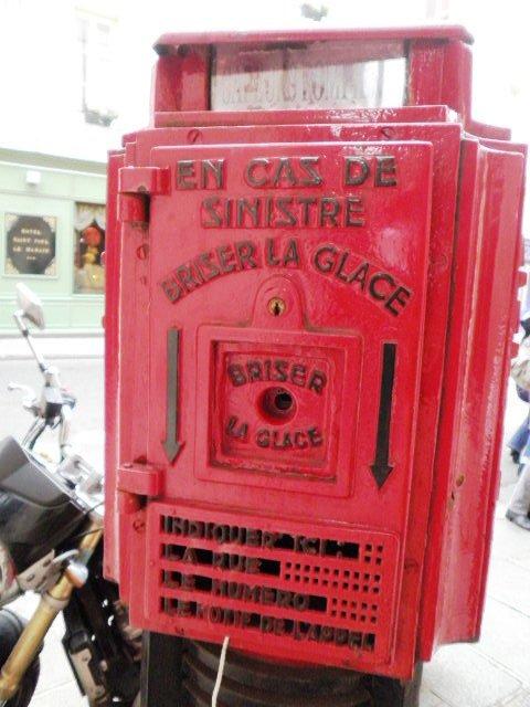 Insolite : un avertisseur d’incendie vintage à Paris