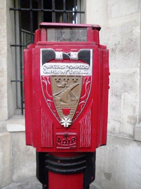 Insolite : un avertisseur d’incendie vintage à Paris