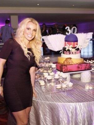 377846_335684966457420_278914645467786_1348385_408572786_n Nouvelle photo de Britney à son anniversaire