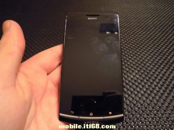 Sony Xperia nyphon 1 600x450 Le Sony Xperia LT22 (Nypon) leaké ?