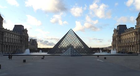 pyramide du louvre