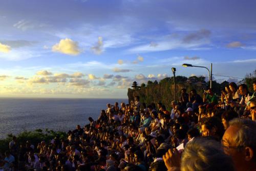 Coucher de soleil au temple d’Uluwatu.