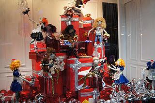 Les vitrines de Noël : le Printemps 1 - les Galeries Lafayette 0