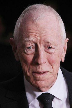Max_Von_Sydow_attends_Extremely_Loud_Incredibly_YQ8N7o6f-T6l.jpg