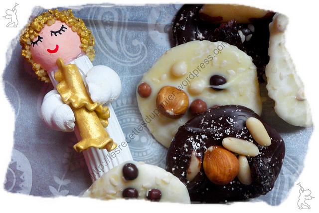 Mendiants / Chocolate and Nut Bites